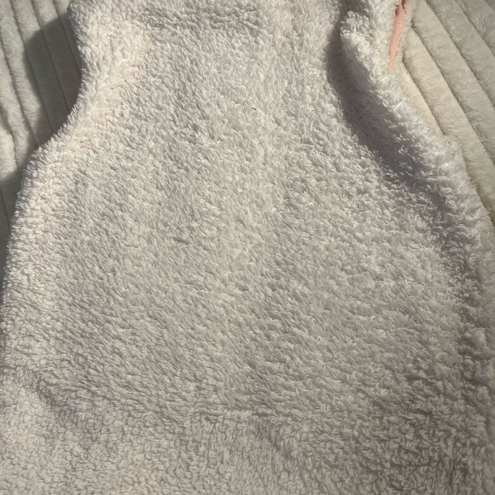 Catherine Malandrino White Fleece Vest with Heart Accents.A74 - Picture 7 of 8